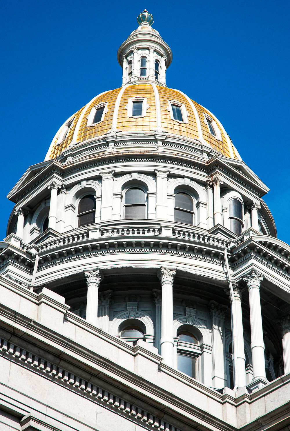 looking up at Colorado State Capitol dome from the outside